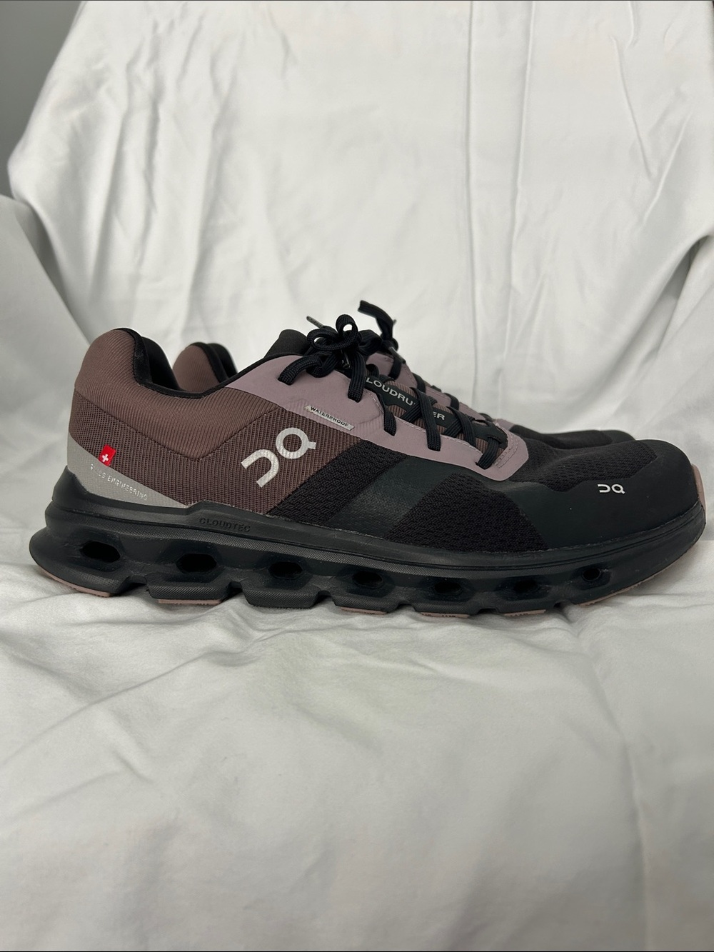 On Running Womens Cloudrunner Size 10.